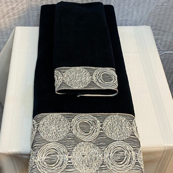 Set of 2 Avanti Towels one bath and one hand towel black and silver - Picture 1 of 4